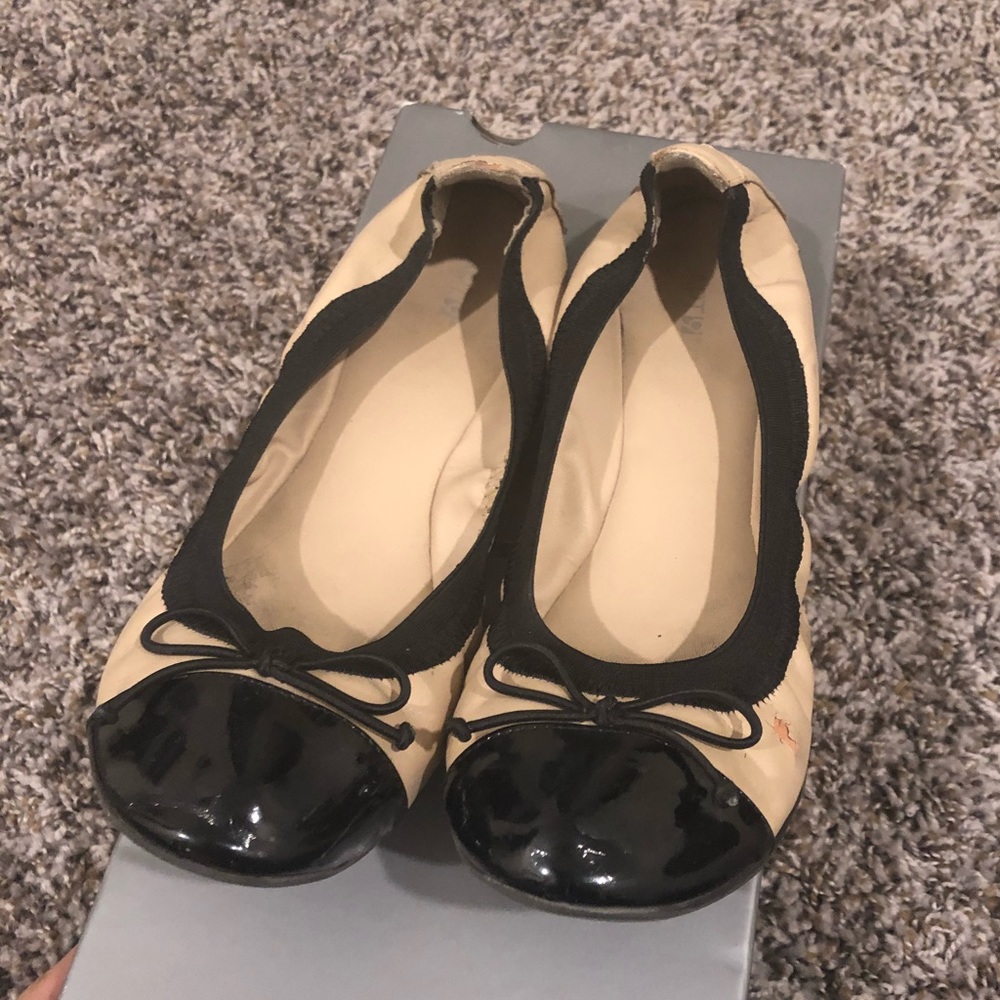Black and Tan flats